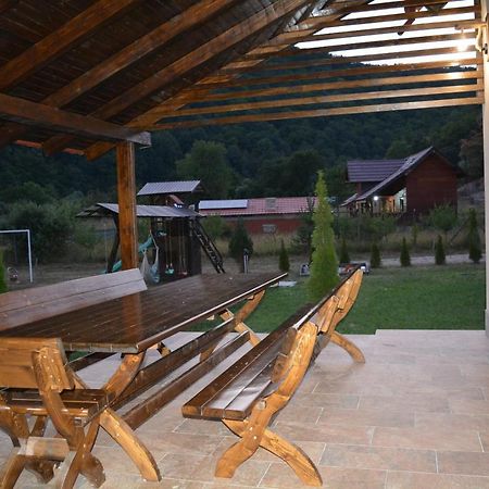Cabana Din Padure Finis Exterior foto
